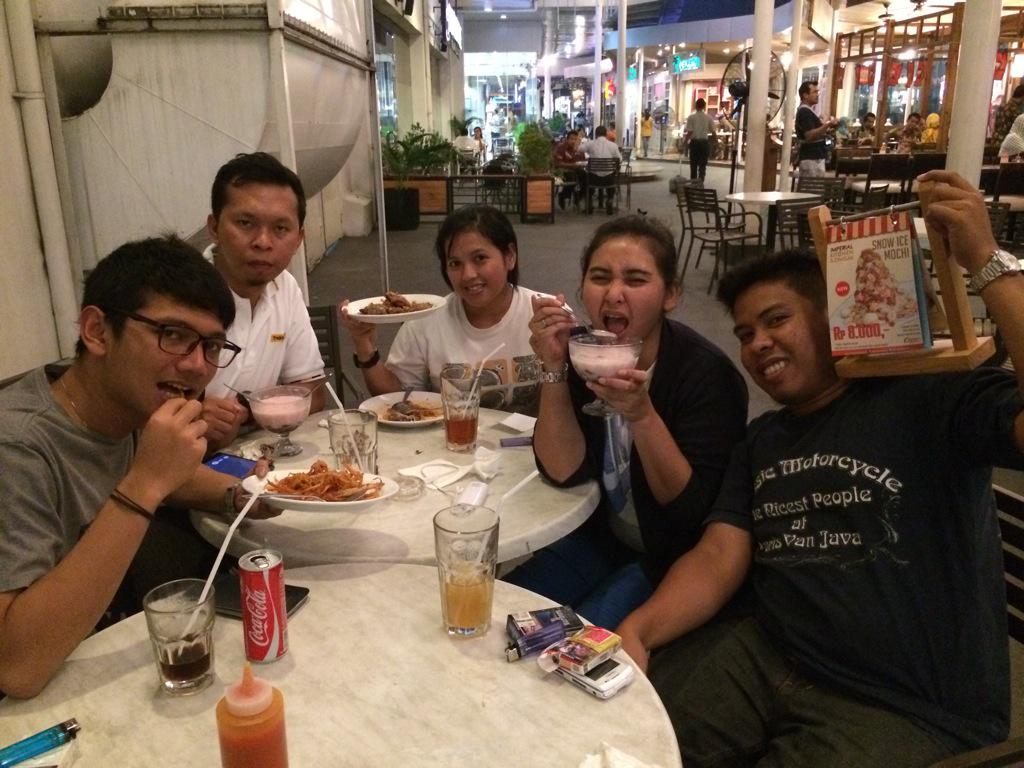 ki2rw's tweet photo. Maaaannttaaaabbbbb..langsung lenyap makanan kita http://t.co/mIVB09Ddt2