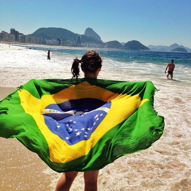#BuenViernes y que tu finde sea increíble! 😉 💚 💛 😘 #VisitBrasil #Copacabana #RJ (via IG / <a href="/thandyung/">thandy</a>)