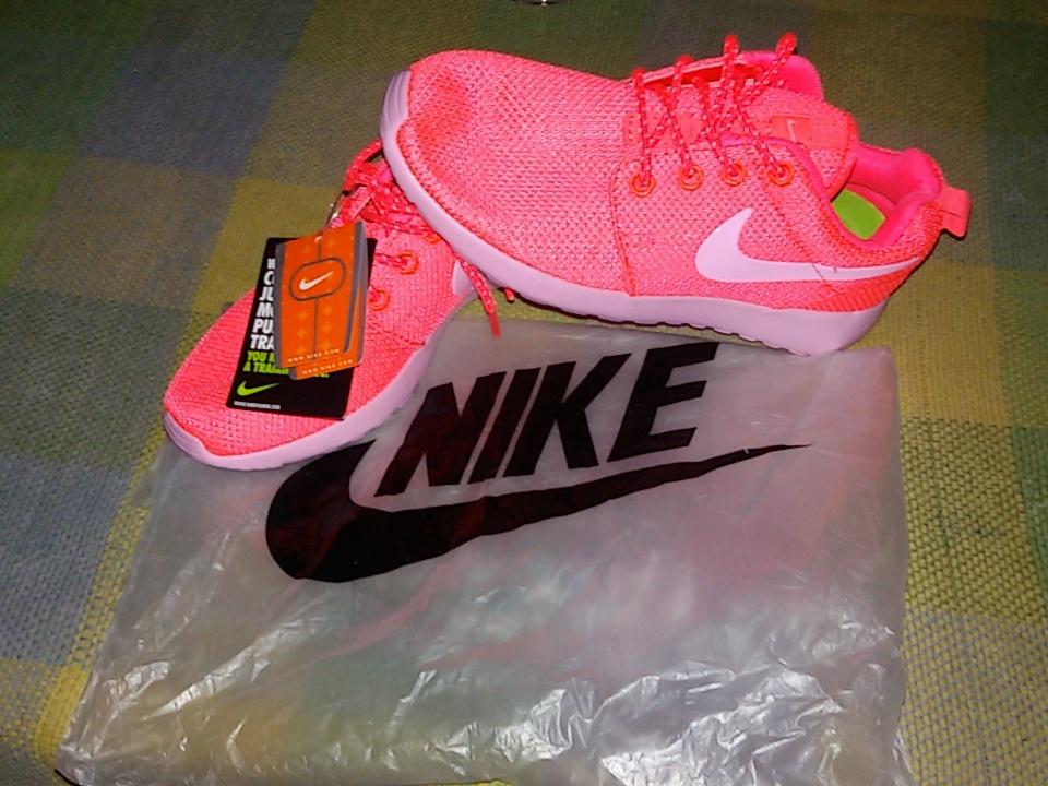 jaymar_pedidos's tweet photo. Nuevo pedido, nike roshe run!!! http://t.co/nWicX3hmu4