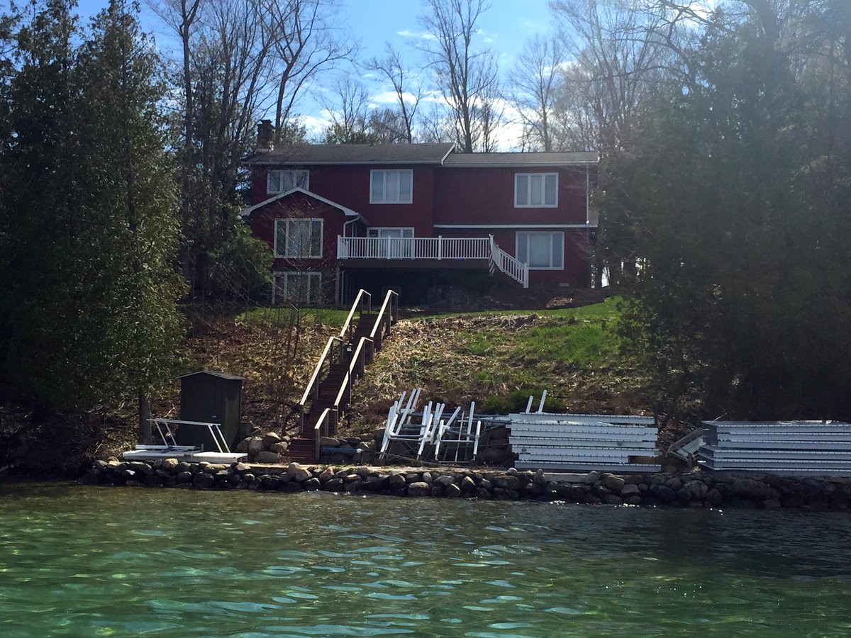 Pat_Leavy's tweet photo. Just sold this charming Walloon Lake cottage this morning!  #walloonlake #westarm #northernmichigan #luxuryrealestate http://t.co/gGtMbaQTq3