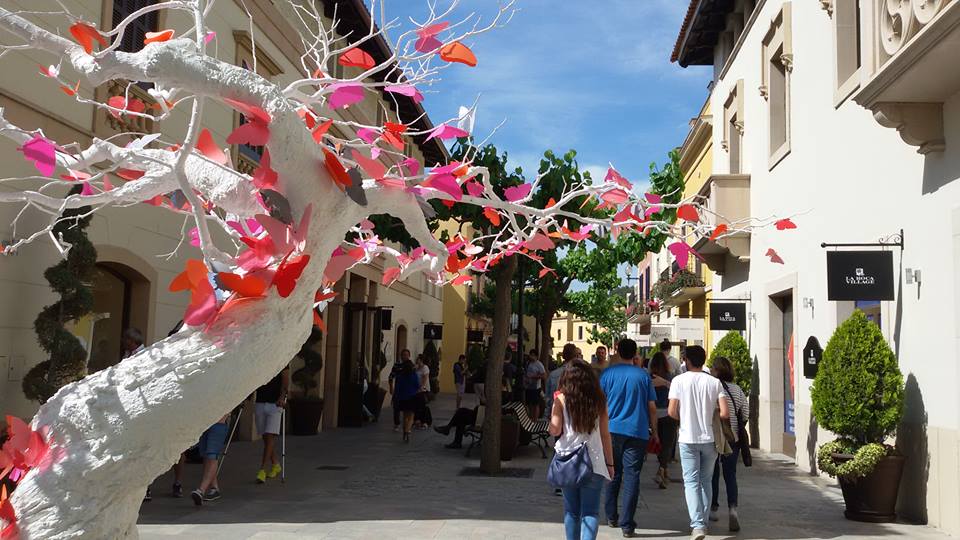 bethisubi's tweet photo. Els alumnes de @FIACCicles encantats amb el meeting de Retail a La Roca Village #alumnesfiac http://t.co/KjmPjRDhh2