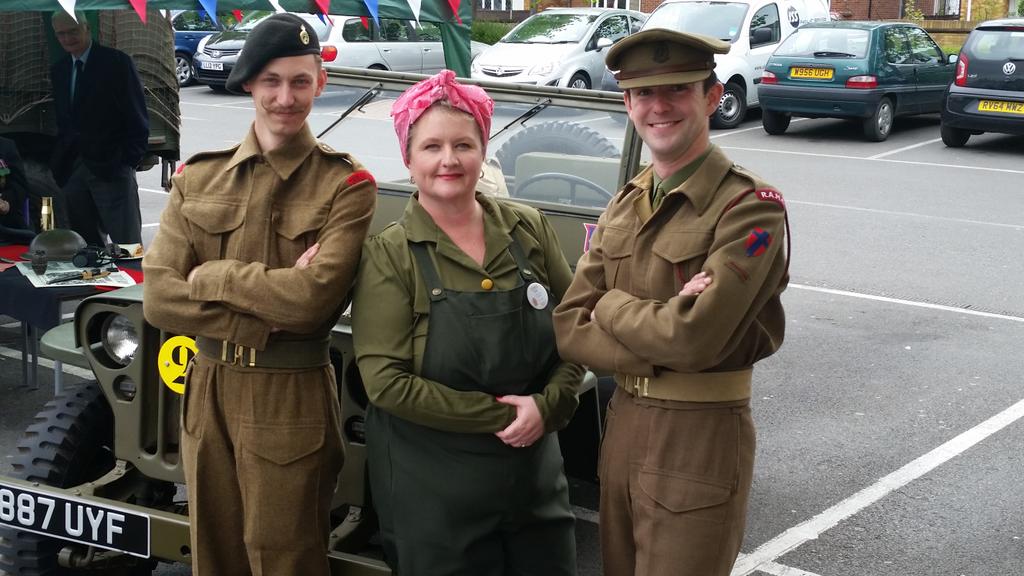 3404_community's tweet photo. Household Cavalry turned up to VE day @stevepdillon http://t.co/tYeqKmvfIJ