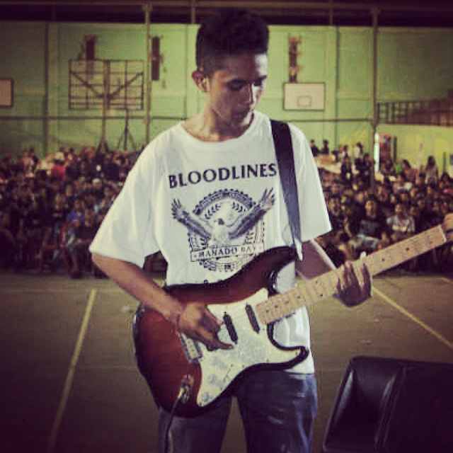 HcMarsupilami's tweet photo. Gitaris marsupilami😪 http://t.co/IAS9EY89xH