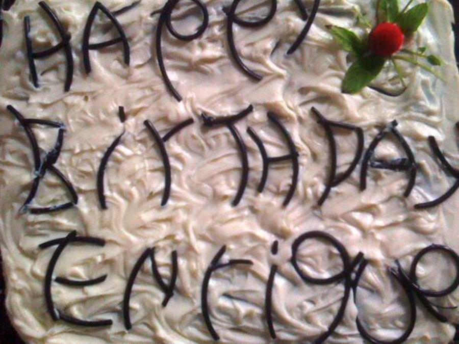 Happy Birthday Enrique Iglesias I wish All The Best for You !      this cake for you ! 