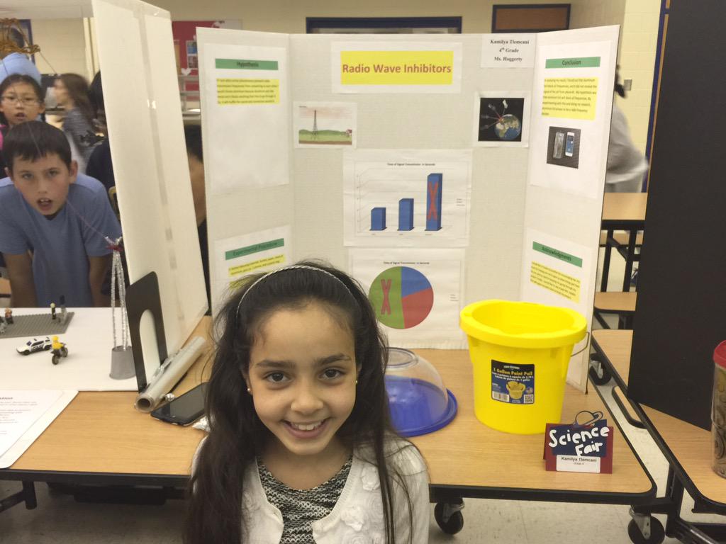 TechTeacherBerg's tweet photo. Radio waves blocked by aluminum? Who knew? Kamilya did! WOW! @sbcek5 @FultonCoSchools @Supt_Avossa http://t.co/cYT2duTzwm
