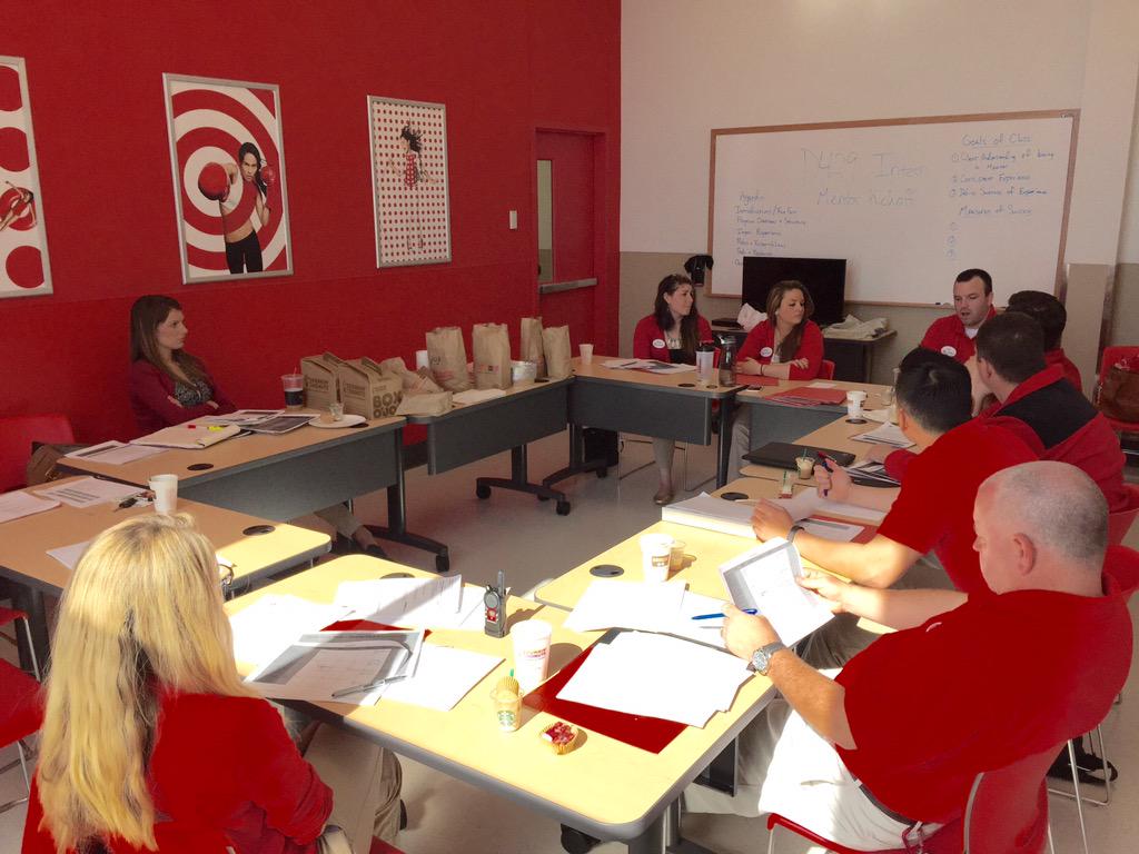 GregPare1's tweet photo. Awesome #InternMentor training by #D429InternCaptain @MattGerety & #NicoleD. @tmarsh85 @julian_michele @Simone4Target http://t.co/X45LNhI6Np