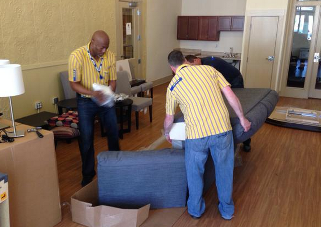 _LifeStyleStory's tweet image. IKEA Helps Out Senior Center After Robbers Steal All The Furniture #Uncategorized goo.gl/i0X6cp
