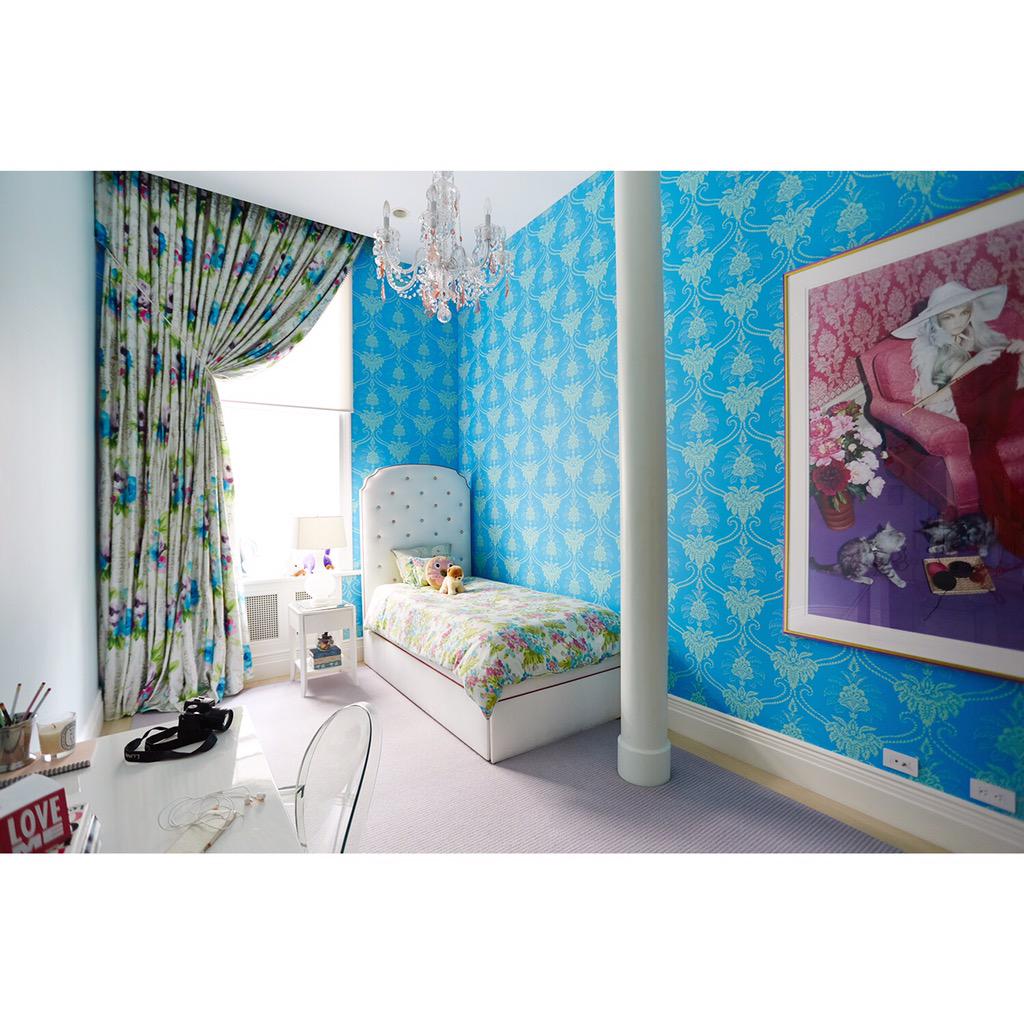 RoomersMag's tweet photo. Tour Tilly's amazing regal downtown bedroom RN http://t.co/HSfnYXWCRB http://t.co/U4B0tS7RZs