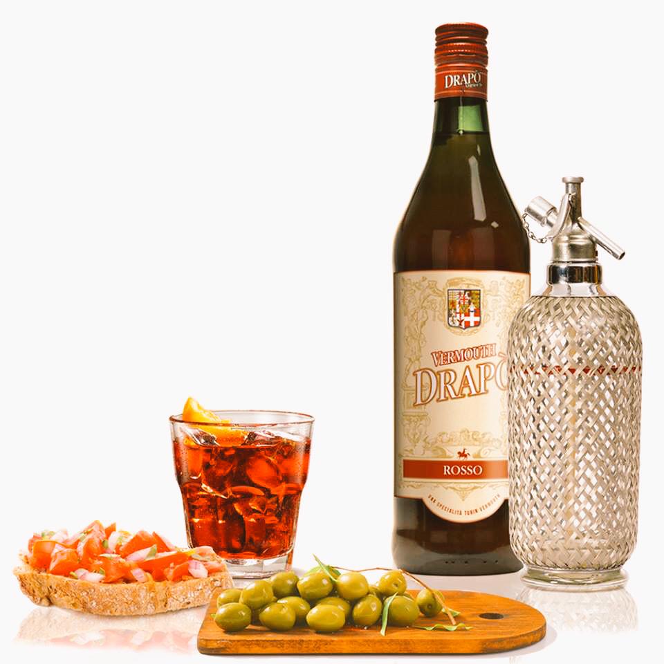 meteen's tweet photo. Straks de introductie van een nieuwe zomertrend: het vermouth-moment, in de hidden bar van @SofitelAMSGrand http://t.co/Brk6NP1iMP