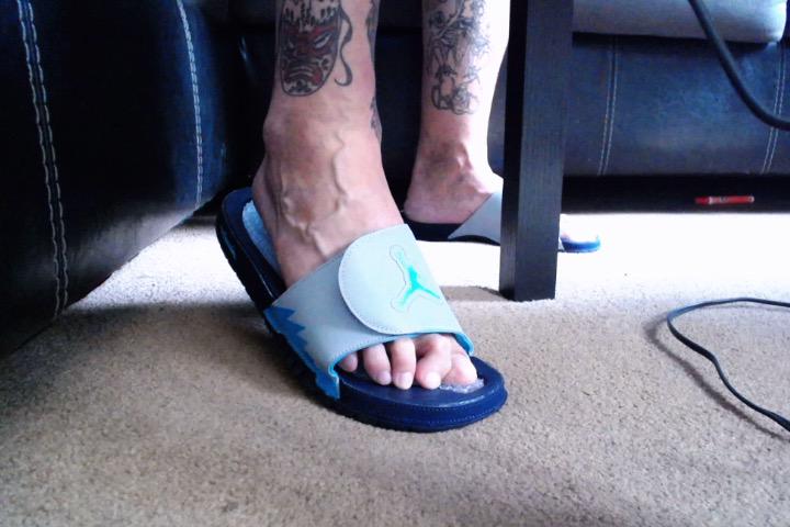 Masterpapi3's tweet photo. See The 6'4" Alpha Male Live Wearing A Size 13 
#footslave #barefeet #jordanfeet  #cashpig #slaveworship #AlphaMale http://t.co/vCe41QvNGQ