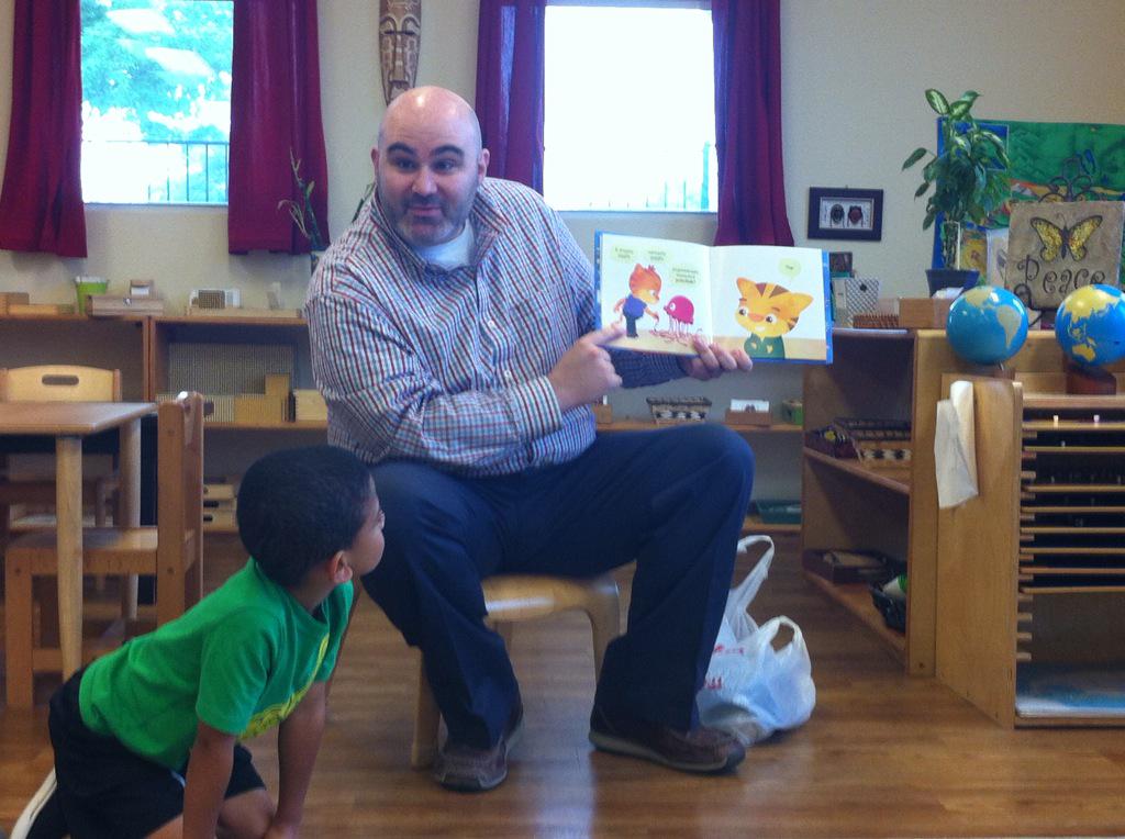 Just read the <a href="/JellyfishBook/">Jellyfish Book</a> by <a href="/PDXDadsGroup/">PDX Dads Group</a> member Chris Routly to my son's class. They loved it! #CityDads