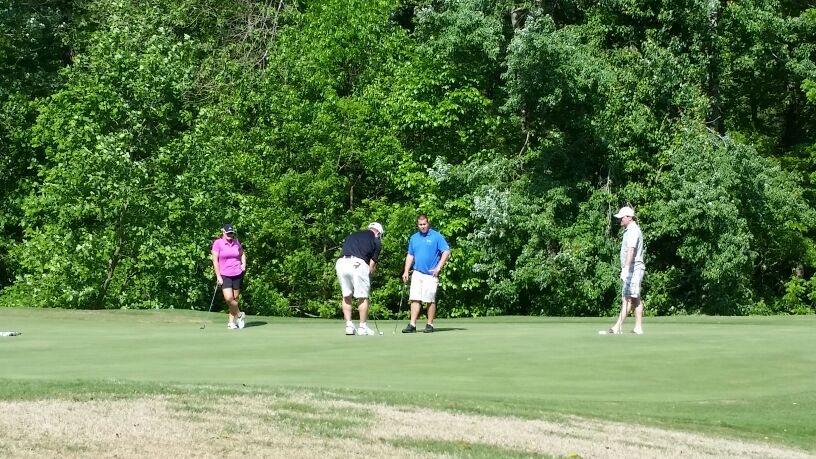 ithottopics's tweet photo. A team on the green #hottopics15 golf tourney http://t.co/pzSXlyxSEI