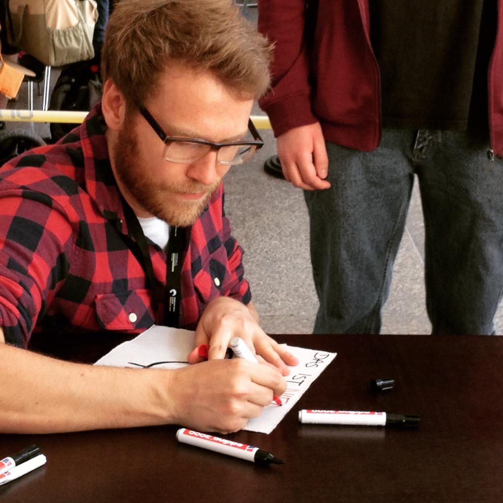 Hardworking: autograph session with <a href="/boedefeld_/">Nils Bomhoff</a> from <a href="/TheRocketBeans/">Rocket Beans TV</a> at #itfs #gamezone