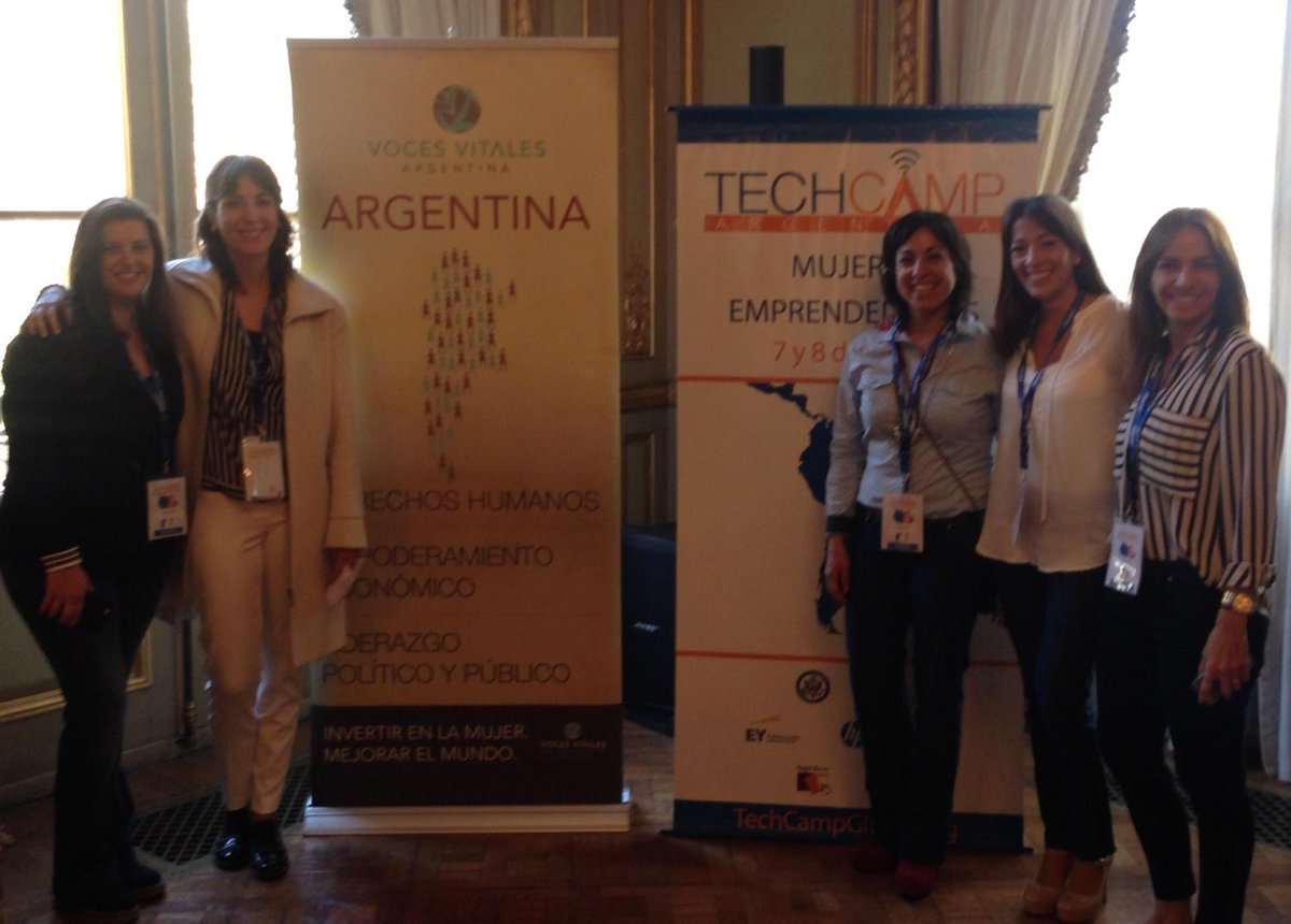 ReginaMRiekes's tweet photo. NOA en acción! #TechCampARG @pamejujuy @pacerrizuela @LucilaBonzi @Soria http://t.co/BhYlYBxD1y
