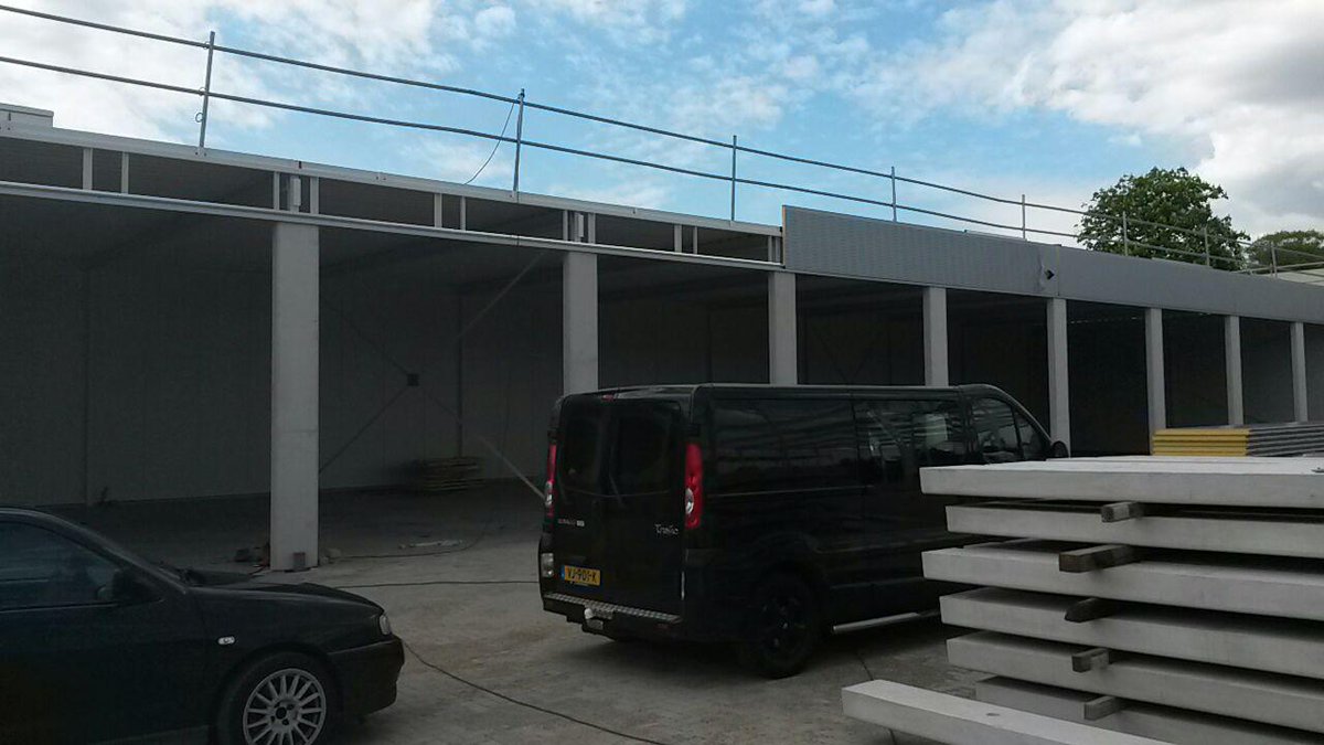 MultiParkSoest's tweet photo. De units beginnen steeds meer vorm te krijgen. http://t.co/MleAjwPUjX