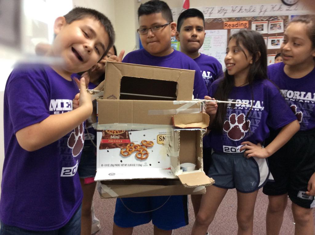 JClementsClass's tweet photo. @Memorialpisd #bobcatscan #3rdgredeDEsigns There's a net that filters the honey. http://t.co/ydbBqtcZVL