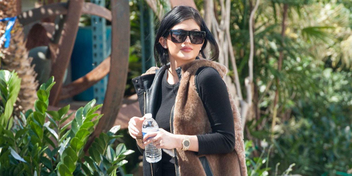 _LifeStyleStory's tweet image. Kylie Jenner Says She's "High as F*ck" in New, Popeye's... #Celebrities&amp;amp;Entertainment goo.gl/ANMncu