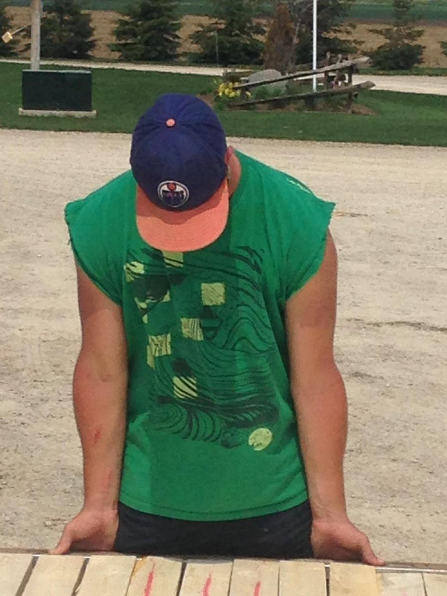 runhart22's tweet photo. @MitchellHawks Brett Stacey's off season training regiment!!!! #BuildingSheds http://t.co/ly9IcOUXoT