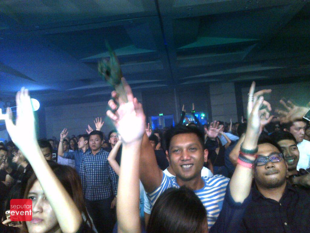 SeputarEvent's tweet photo. Jeritan partygoers beradu dgn dentuman bas di #GoGlobalJKT, dahsyat! #LivetweetSE cc: @UrbaniteAsia @Kuningan_City http://t.co/3df9M4wKNk