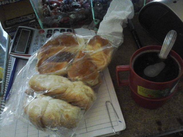 CiinCarp073's tweet photo. Cafe y factura en el trabajoo y feliiz gano el #Milloo ♥♥♥ http://t.co/C7dzsvrAUI