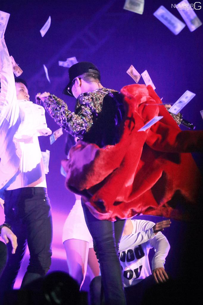 Number_GGG's tweet image. GN🌙 #GD #NumberG 
150426 #MADE tour photo 
주말엔 사진 정리좀 해야지.....