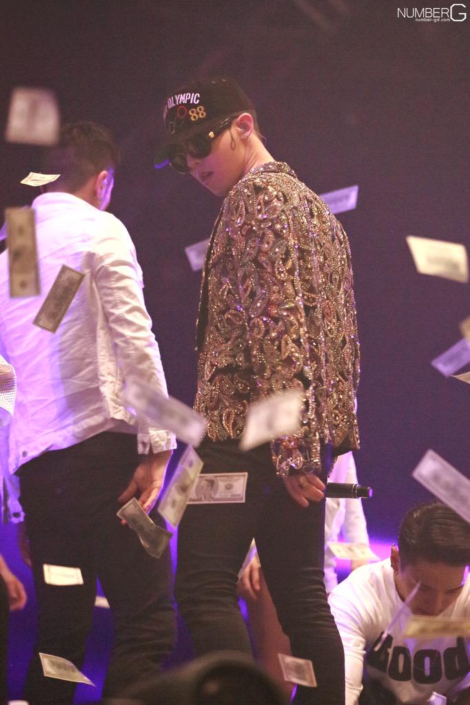 Number_GGG's tweet image. GN🌙 #GD #NumberG 
150426 #MADE tour photo 
주말엔 사진 정리좀 해야지.....