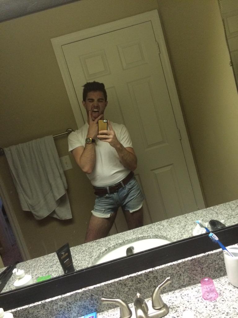 TuckerRyanXXX's tweet photo. What do you all think of my outfit for tonight?? http://t.co/EspMsYI6Ec