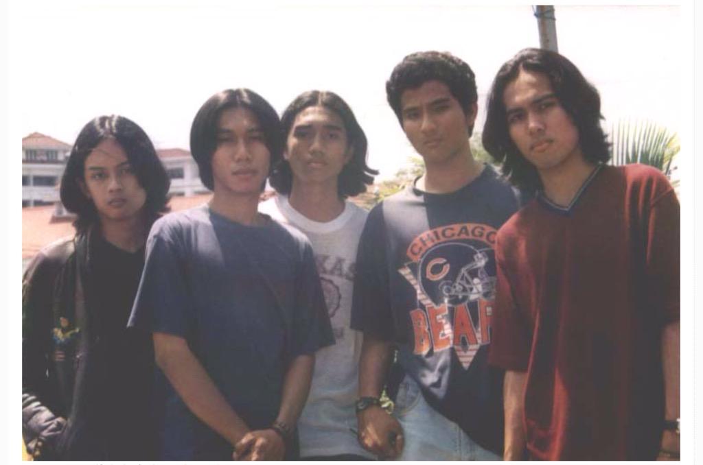 Ada yang tau ini siapa aja? <a href="/sheilaon7/">Sheila On 7</a> :)))