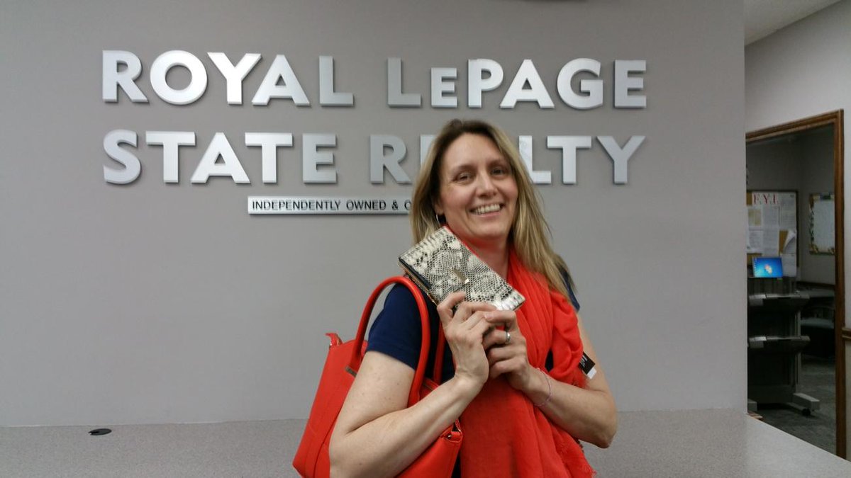 RLPKathyDN's tweet photo. Winner beautiful Danier purse, wallet &amp; scarf from Ladies of @RLPState draw @SOWomensShow Congratulations Francine! http://t.co/6BqiHqSV6Y