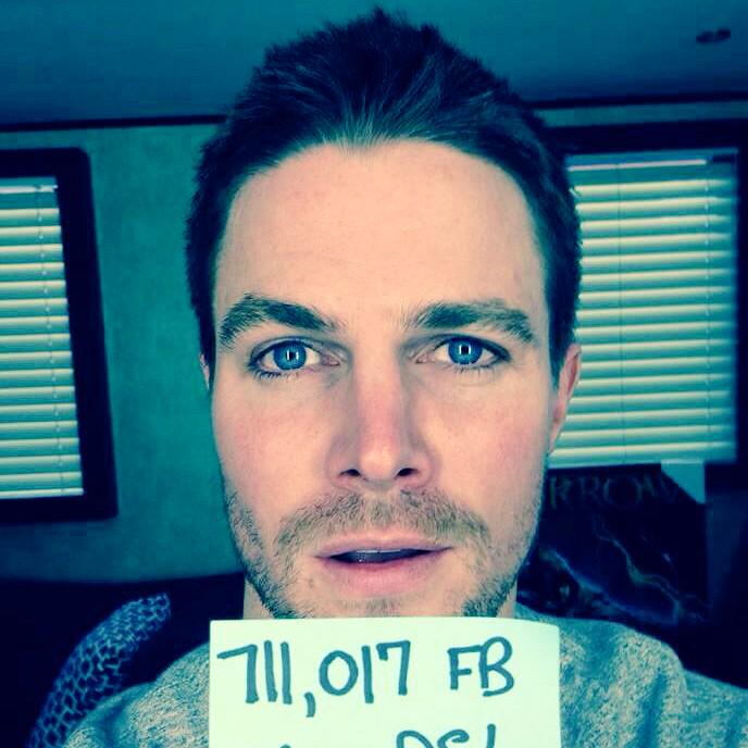 Happy birthday to this amazing & talented human being. Happy birthday Stephen Amell. MY IDOL 