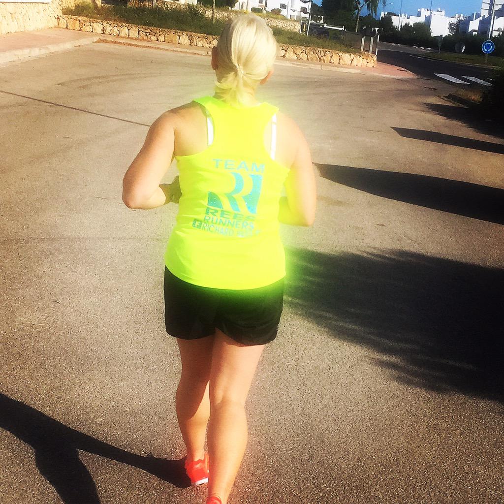 CaerphillyRun's tweet photo. Team Rees Runners training hard in there Majorca training base getting ready for the @CaerphillyCBC 10km. http://t.co/J0NoPQM7ey