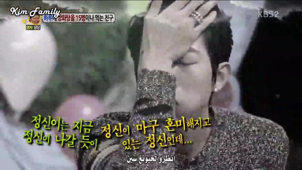 Rnn444's tweet photo. #hello_fans السانغ هواتانغ طعمه شينن لحاله و ذي تخلطه مع الاكل -زين انه ينباع عندنا ولا ذبحني الف��ول- ردة فعل تشانو😂 http://t.co/pqKCcACPqS