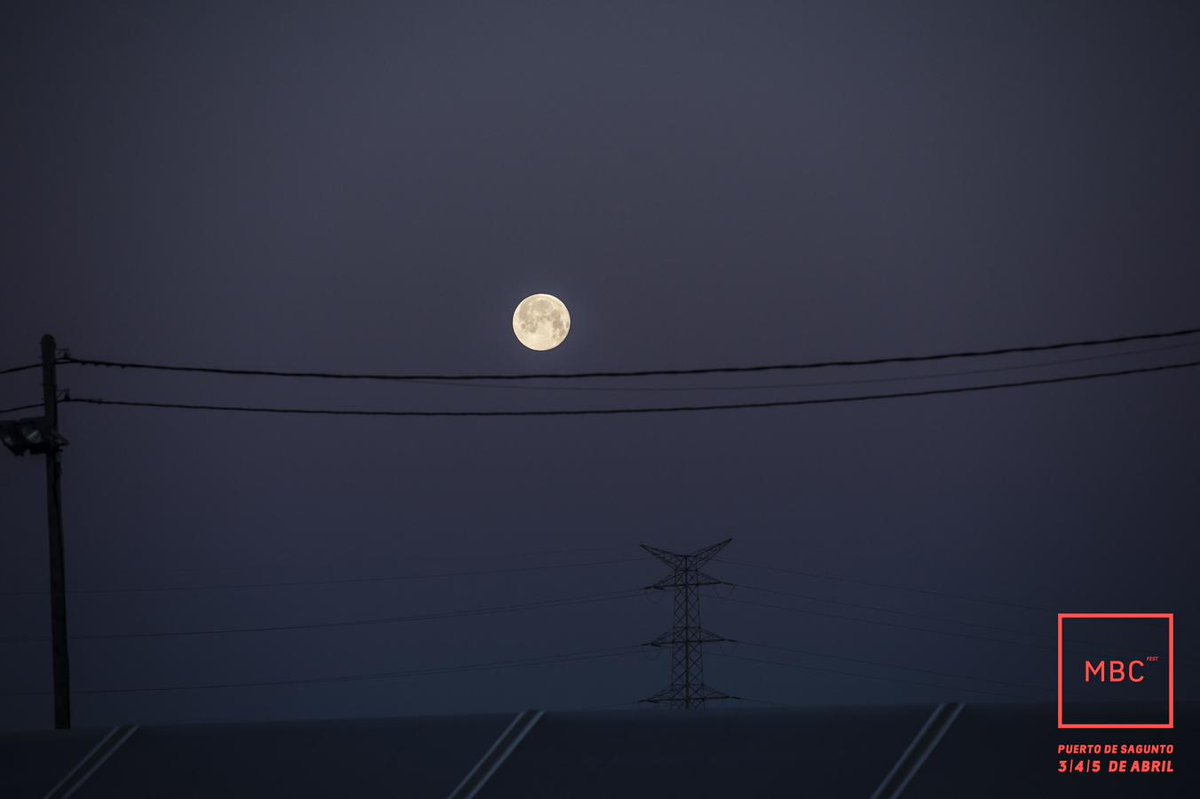 Cuando salgáis esta noche, recordad: la luna del #MBCFest os observa. ¡Buen fin de semana!