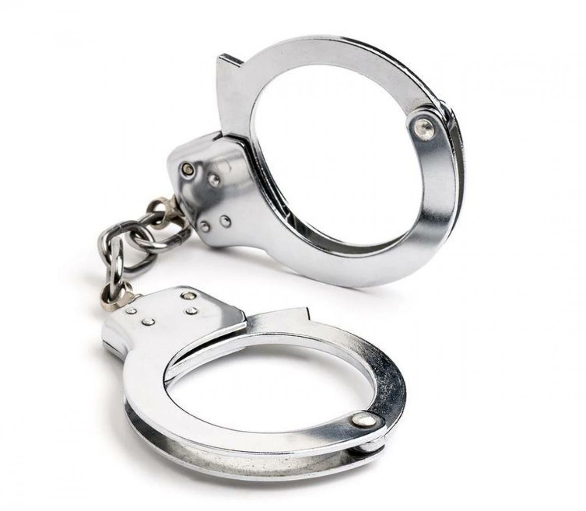 Why do we still put kids in shackles? A compelling read by <a href="/_RobertMay/">Robert May</a> <a href="/kidsforcash/">KidsforCash</a> owl.li/MHtHD