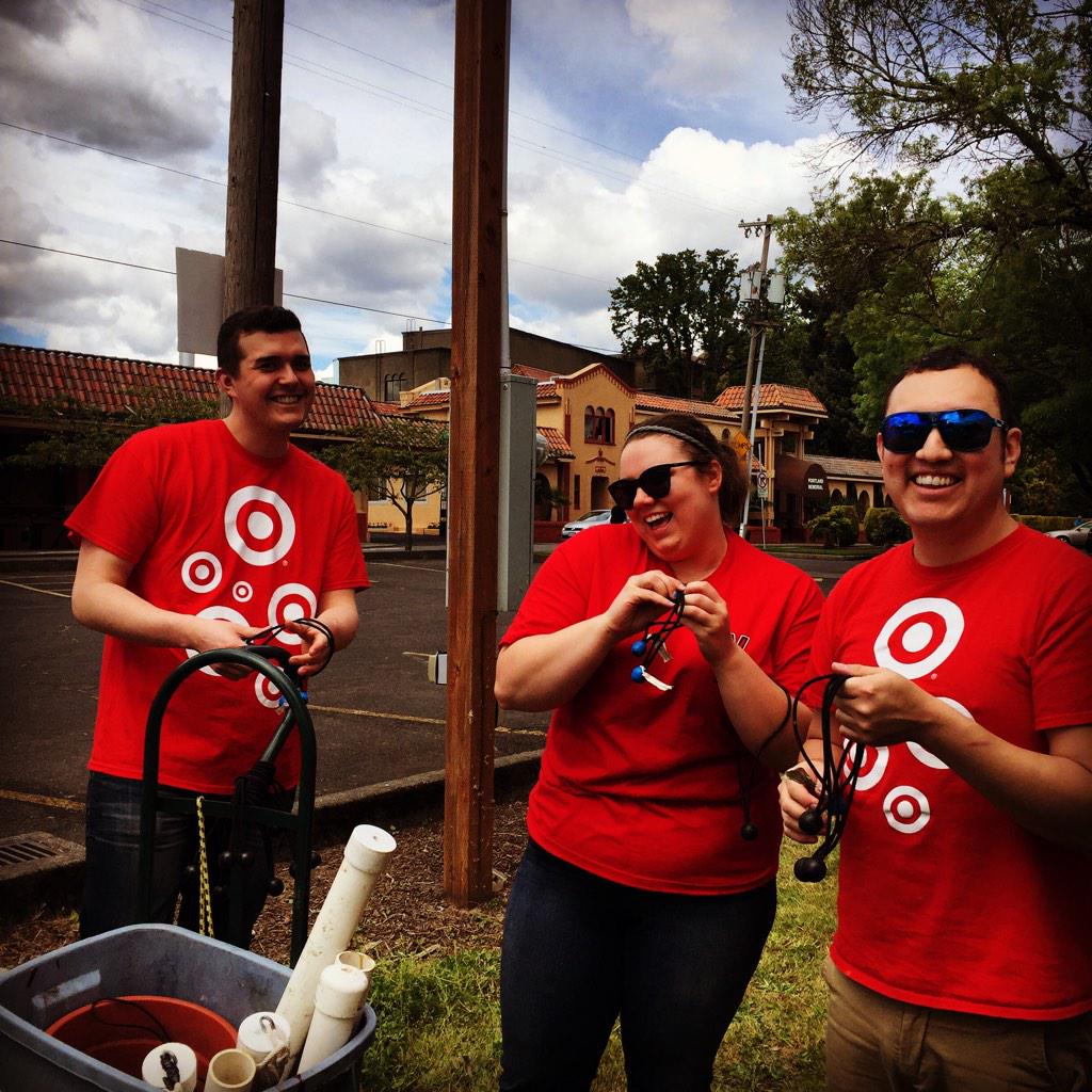 erinewelsh's tweet photo. #t2791 volunteers! @Joe_Bro57 @alessandrafritz @ZackMoya #westmorelandfarmersmarket http://t.co/eZprGUQ9AH