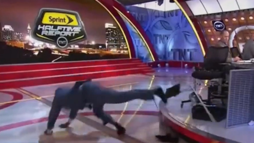 Dailymotion's tweet photo. #shaqfall leads to him holding a meme-ing contest http://t.co/5AOiIEQjzo via @nowthisnews http://t.co/uWKHdDBA2R