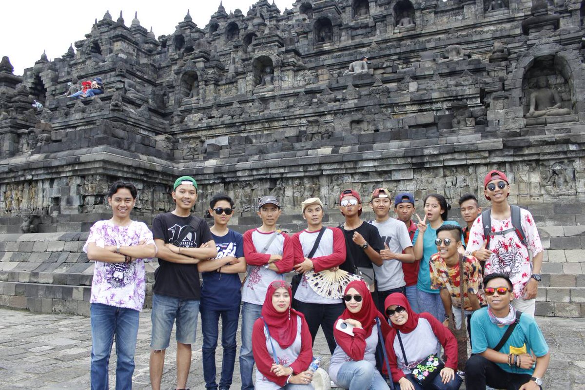 ainimoon's tweet photo. @Xlsocial2sman6 jogjatime....with my students http://t.co/r9Iv7KFcHG