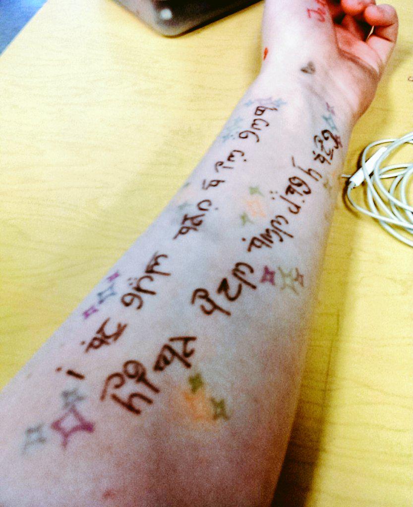 wifalump's tweet photo. I have turned my arm into a mess of bad elvish and highlighter sparkles. #datfiltertho http://t.co/1SJ3V1l81w