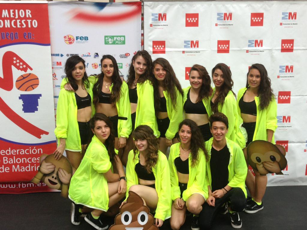 Eventos360FBM's tweet photo. Ya preparadas las chicas de la Academia de Baile Deseos para su espectacular actuación!!! #CEJBasket2015 #showtime http://t.co/7lKqr2vwIw