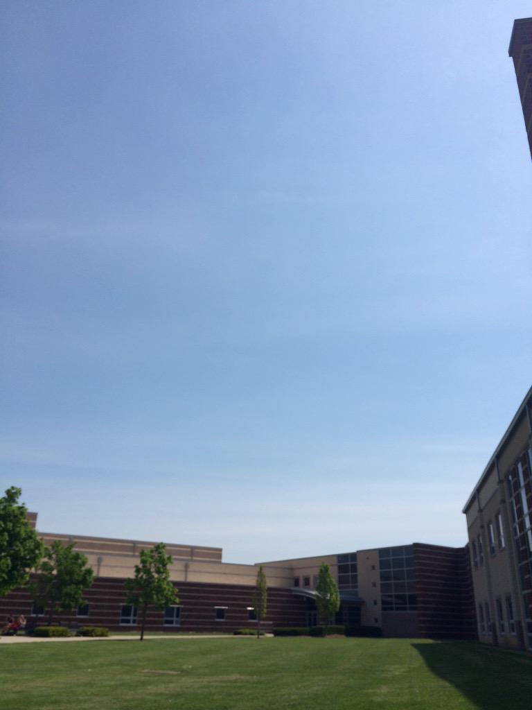 CloudGuyDarius's tweet photo. No clouds today 😭 #aplittwit http://t.co/gSqgDUtvUU