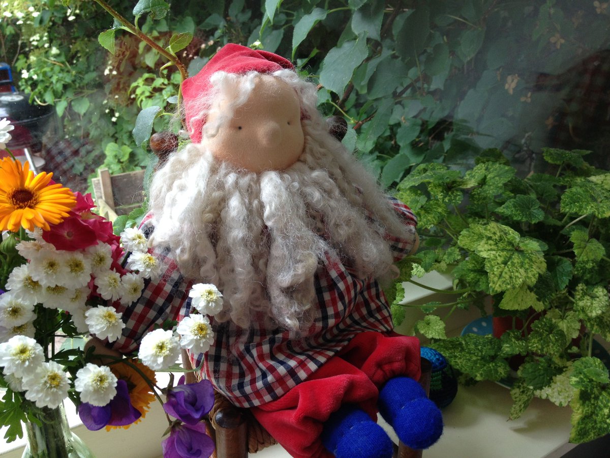Jorika_E's tweet photo. KDV Tomte Tummetot...wat een gekke naam! ;-) Tomte: onze kabouter die de kinderen begroet en alles in de gaten houdt. http://t.co/hOvaHiGgss