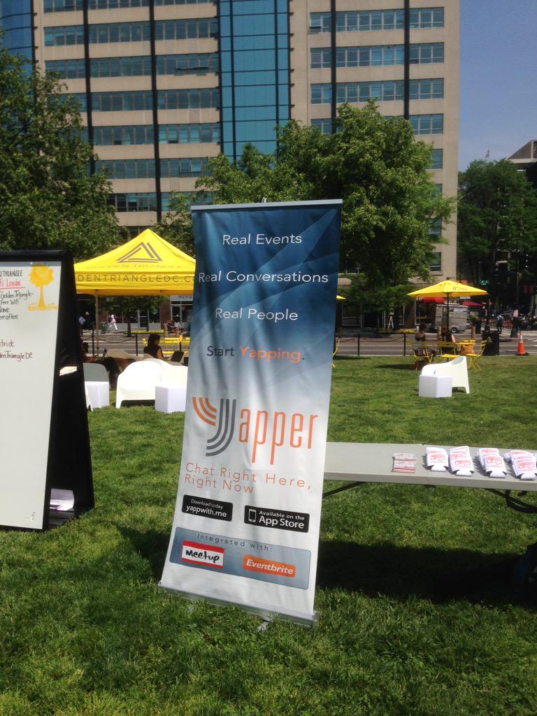 YAPPERapp's tweet photo. Beautiful day to work outside. Come to Farragut Square and check out the Yapper table #Goldentridc http://t.co/qHqtHzy4L7