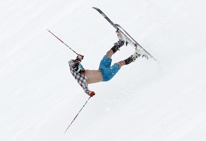 BostonSkiUpdate's tweet photo. Wow! Check out these folks extreme skiing on Mount Washington this month http://t.co/UHwQTr1fgo  #ski #nh http://t.co/IUCAmHKpxj