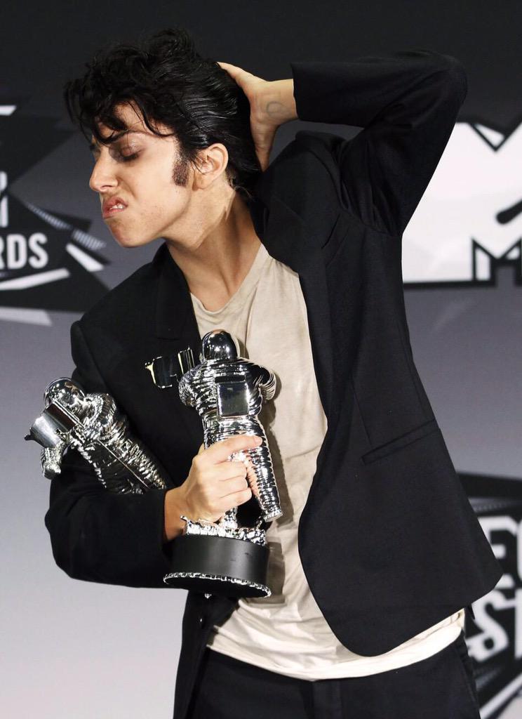 andreskc11's tweet photo. Jo. Calderone received two awards for Lady Gaga at The VMAs 2011 .. http://t.co/8lfgBfP5Gr