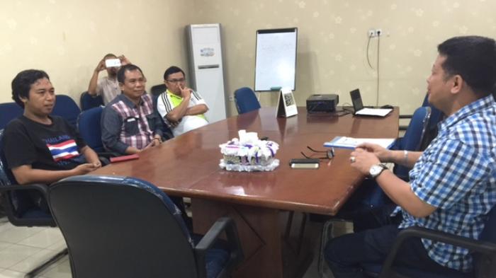 TAMU TRIBUN -Terima Kasih Atas Kunjungan Kepala BKPMD, Irman YL <a href="/NoneMacan/">Irman YL</a> di Kantor Tribun: goo.gl/NPMoxx