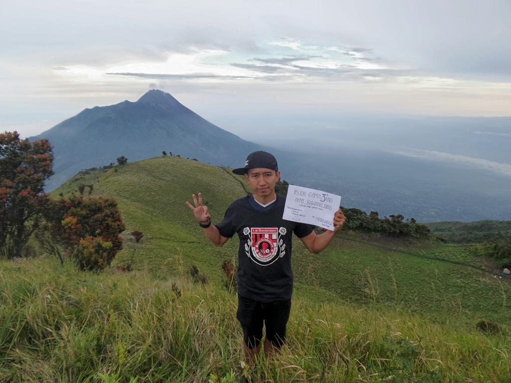 ballefachrian's tweet photo. Ciyeee ulangtaon lagi 😛
BuonCompl3anno @MI_Rawabelong nyang ketige, Moga makin dewasa &amp; solid #SalamDariMerbabuMerapi http://t.co/yrOiCHr0AO
