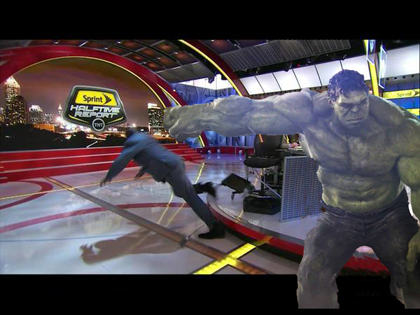 diegroggy's tweet photo. #shaqtinafall #downgoesshaq #shaqfall #shaquille Hulk vs Shaq on the #NBAonTNT @NBAonTNT @SHAQ http://t.co/Bho8CWOom8