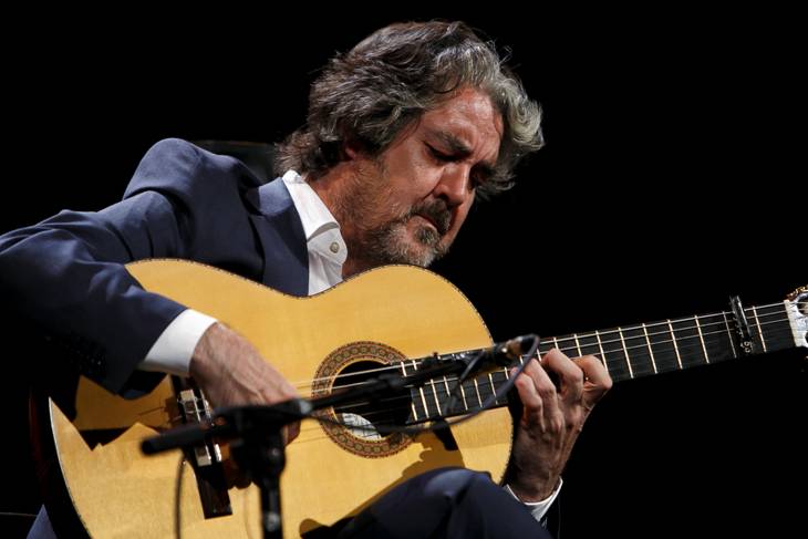 elcorreoweb's tweet photo. #Flamenco |  Y Sevilla se volvió a enamorar con Rafael Riqueni http://t.co/bOe16o8wZJ via @Lagazapera http://t.co/CtbWoZSGUa