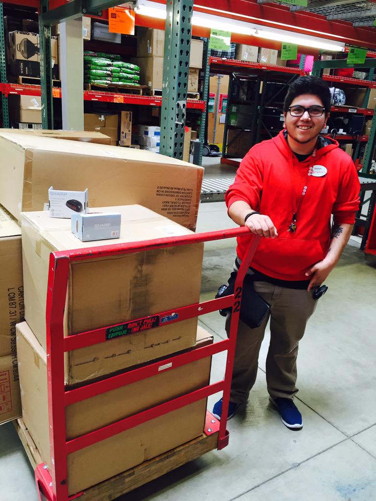 ZackPapes89's tweet photo. 5 Vehicles of Frames&amp;Furniture out of the back thanks to this guy!!! #FillitSellitGrow @Tim_Heit @barbariba86 http://t.co/6Wo9ft8LTf