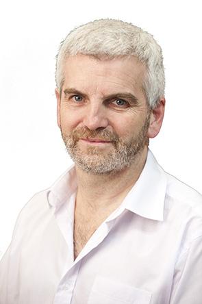 ClearSmileBrace's tweet photo. 14:30pm! LAST CHANCE to learn "Assess/Diagnosis/What not to treat &amp; how far you can go" by Prof. Ross Hobson @TheBDA http://t.co/Z2EDnO8sao